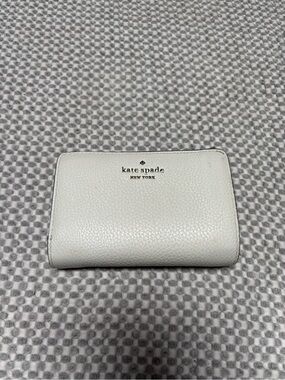 Kate Spade New York Pebbled Leather Wallet in Pale Gray